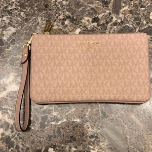 Micheal Kors pink/mauve wristlet
